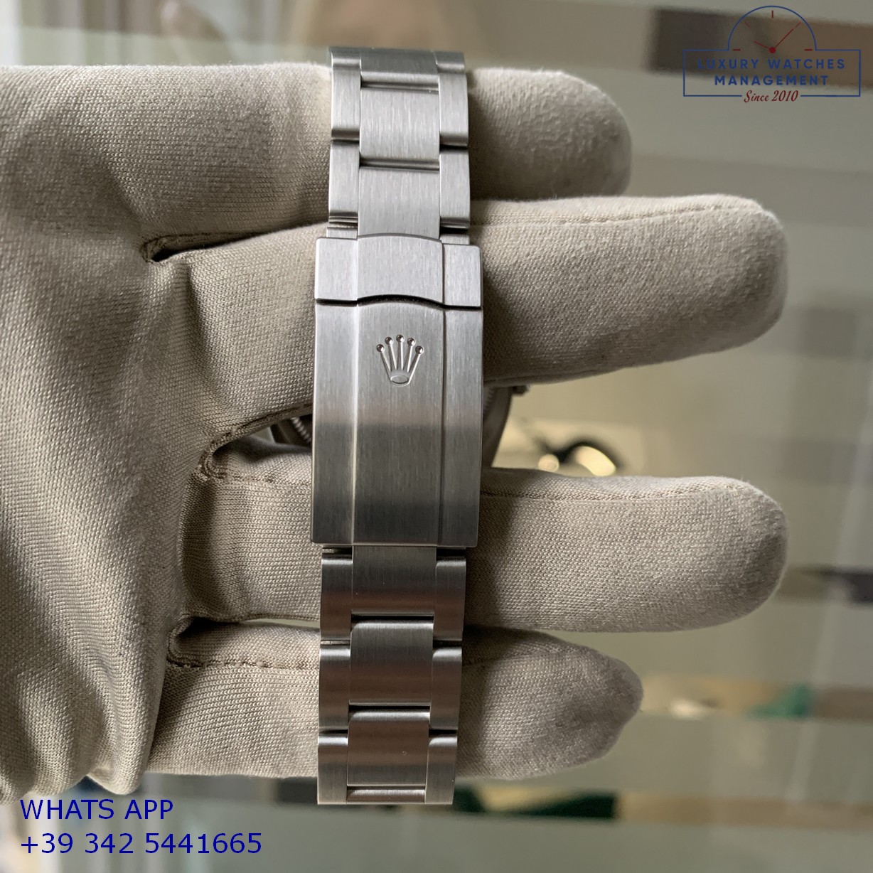 ROLEX OYSTER PERPETUAL 126000 (1)