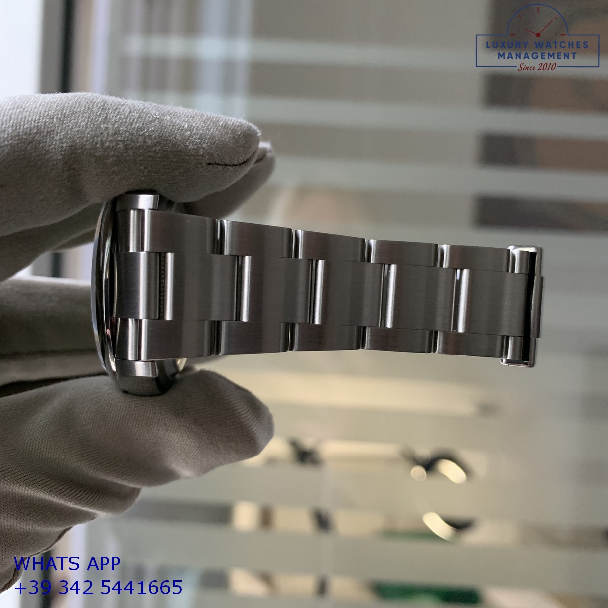 ROLEX OYSTER PERPETUAL 126000 (2)